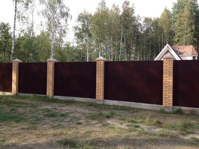 Установка забора из металлопрофиля в Логойске